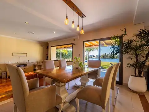 Casa 7 ambientes con 3 baños