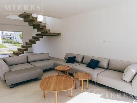 Casa 6 ambientes con 3 baños