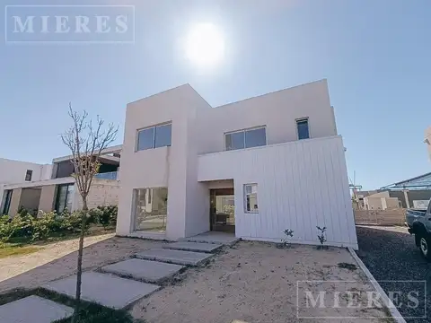Casa en venta a estrenar en Carpinchos, Nordelta