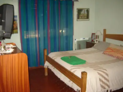 Casa 6 ambientes con 5 baños