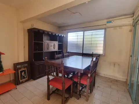 Casa 6 ambientes con 2 baños
