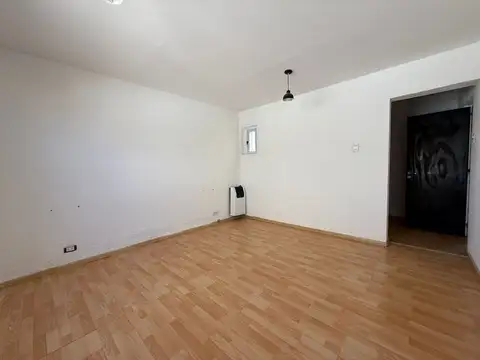 Teniente Alvarez 100