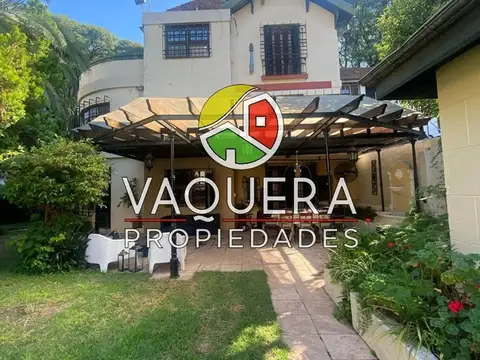 Chalet de estilo - Terreno de 17 x 43 - 411m2 cub - Pileta.