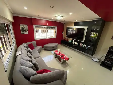 VENTA CASA 4 AMBIENTES CIUDAD EVITA PILETA Y SUM