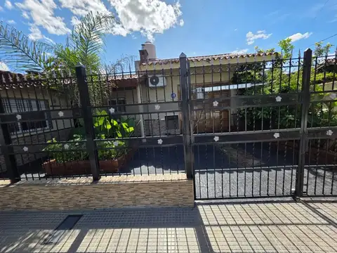 Casa 4 ambientes con 3 baños