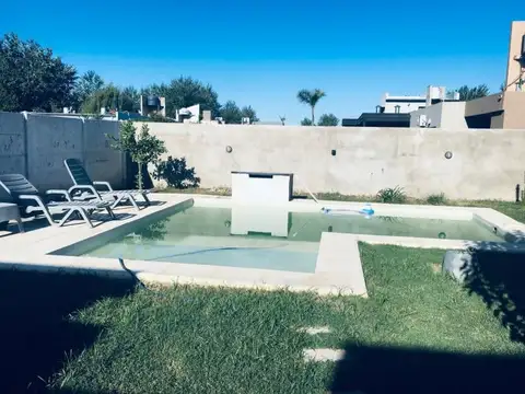 Casa en Venta con 2 cocheras