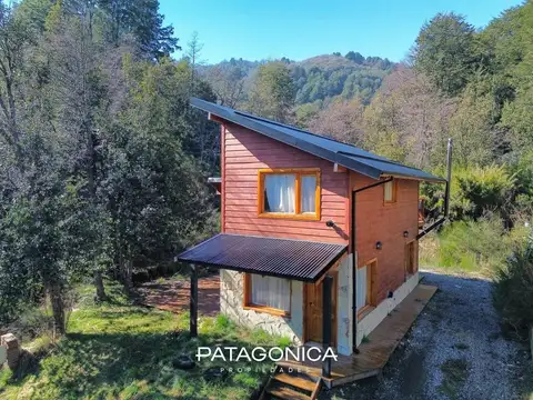 Casa con posibilidad de construir 2 Unidades mas.