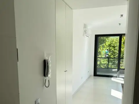 Departamento monoambiente con terraza y balcón  en alquiler