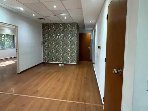 Oficina en Alquiler con 1 cochera