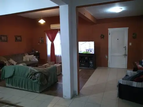 Venta de hermosa casa en lote 20x40, zona de Monte Grande