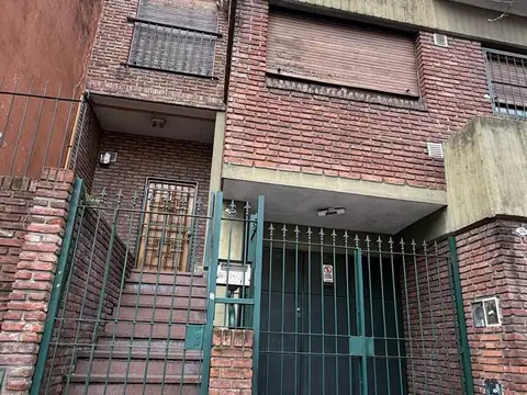 Casa   local en Balvanera ideal para refaccionar
