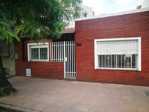Depto Tipo Casa en Alquiler en Moron, $ 600.000