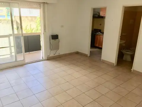 Cnel R L Falcon 4000, Piso 1