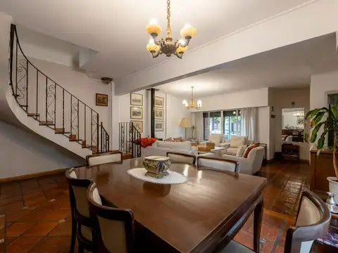 VENTA CASA 5 AMB. SAN ISIDRO EXCELENTE ESTADO