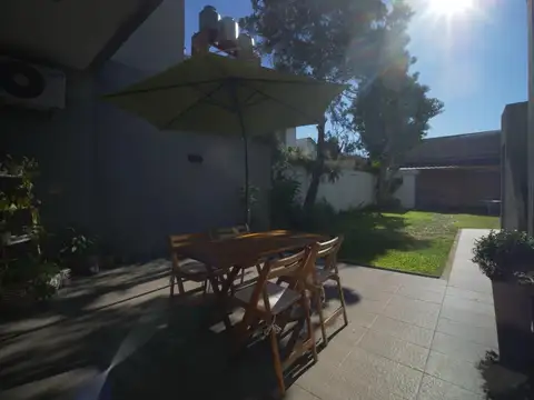 Casa 6 ambientes con 4 baños