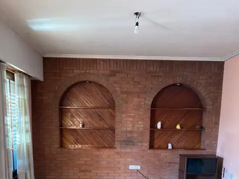 Casa en venta - 4 Dormitorios 2 Baños - Local - 152Mts2 - Quilmes