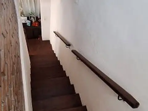 Casa 7 ambientes con 2 baños