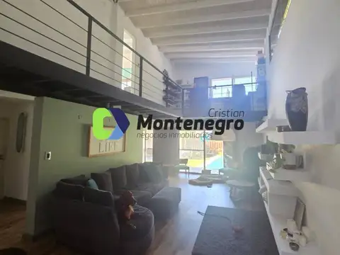 Casa en Venta con 2 cocheras