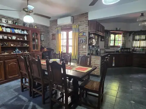 Casa en venta en Villa Udaondo.