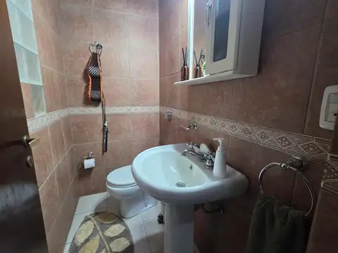 Casa 4 ambientes con 2 baños