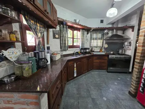 Casa en Venta con 4 cocheras