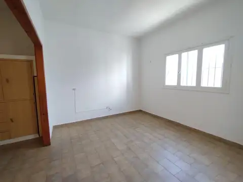 Depto Tipo Casa en Alquiler en Caseros, $ 700.000