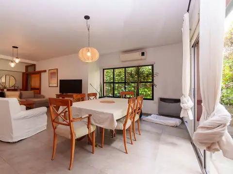 Casa de 3 dormitorios con patio y cochera en venta en Gonnet sobre Calle 16 Bis [Cod: 7450-308]