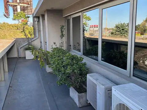 Oficina en Olivos a metros de Panamericana- En Alquiler