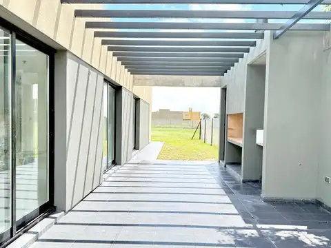 Casa de dos dormitorios en EcoTierra, Pueblo Esther