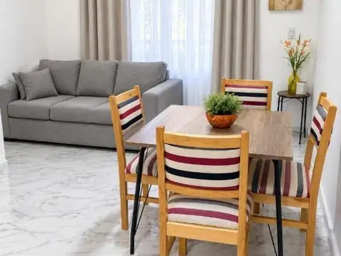 ALQUILO duplex 2 ambientes, baño completo, c/cochera, aireacond, todos los servicios