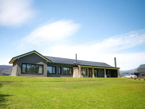 Casa en  Las marias del valle con costa de rio 