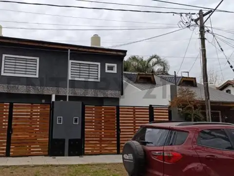 ITUZAINGO,PARQUE LELOIR , DUPLEX TIPO CASA A ESTRENAR 3 AMBIENTES, EXCELENTE ESTADO Y UBICACION