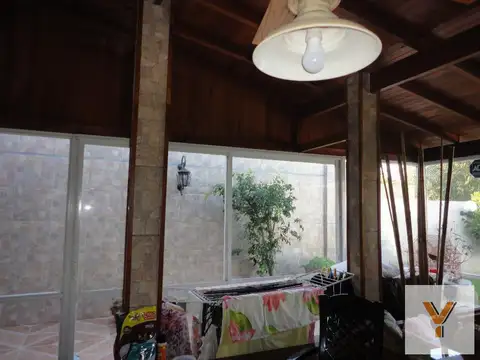 Casa 6 ambientes con 4 baños