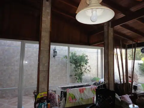 Casa 6 ambientes con 4 baños