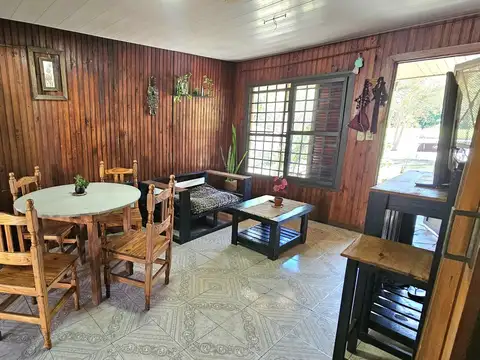 Casa 6 ambientes con 2 baños