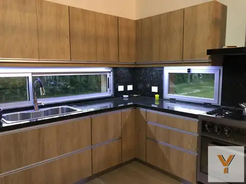Casa 6 ambientes con 3 baños