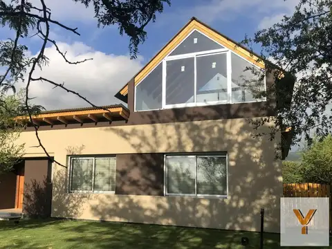 Casa en venta - 5 Dormitorios 4 Baños - Cochera - 1.502Mts2 - Córdoba
