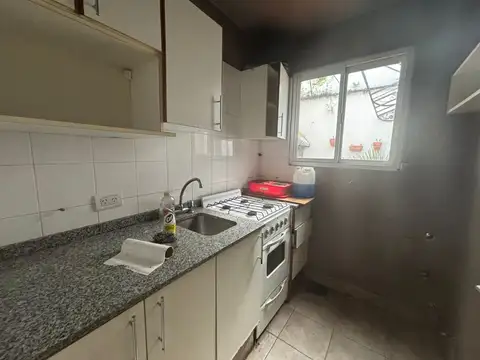 VENTA LANUS  CASA 2 AMBIENTES CON QUINCHO Y PATIO