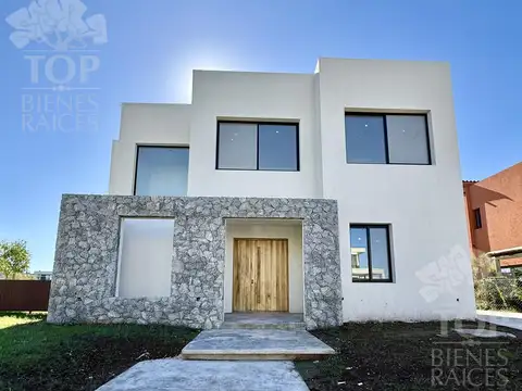 Casa 6 ambientes con 4 baños