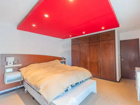 Casa en Alquiler con 2 cocheras