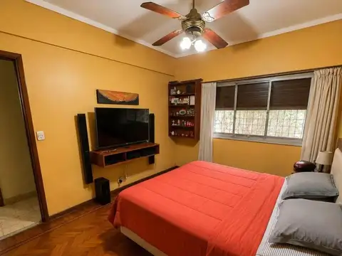 Casa 6 ambientes con 2 baños
