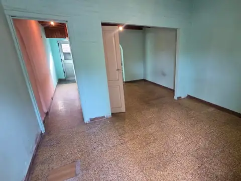 Dpto monoamb amplio subdivisible con patio. Excelente ubicacion: Balcarce 608, Lomas de Zamora