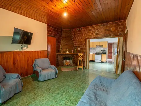 VENTA AMPLIA CASA C/COCHERA Y JARDIN - WILDE