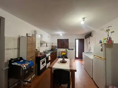 Casa 6 ambientes con 2 baños