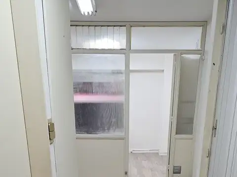 Buen monoambiente dividido c/patio, p 1°, interno, 38 mts.  kitchinette, apto prof y vivienda