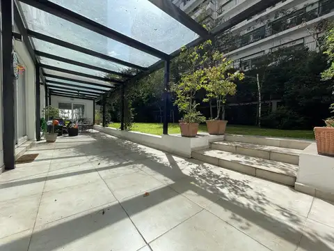 Departamento en Palermo Chico, 4 ambientes, jardin privado, a nuevo.