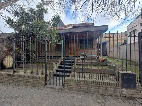 Casa en venta en Isidro Casanova
