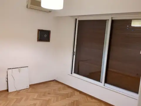 Casa en Alquiler con 2 cocheras