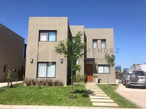 Casa Chalet  en Venta en Vila Marina I, Villanueva, Tigre