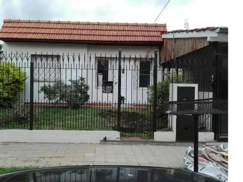 PH en venta, 4 amb, con patio y jardín, V. Adelina ( San Isidro)